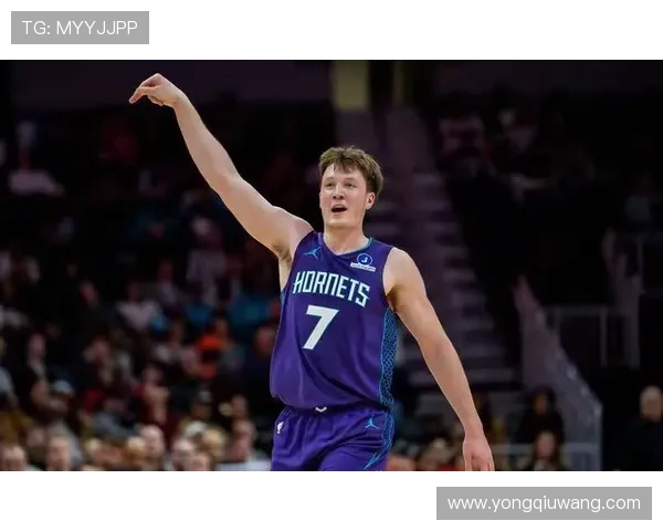 克尼佩尔上半场表现惊艳四号秀10中6三分5中3轻松砍下17分4板2助